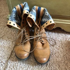 Combat boots